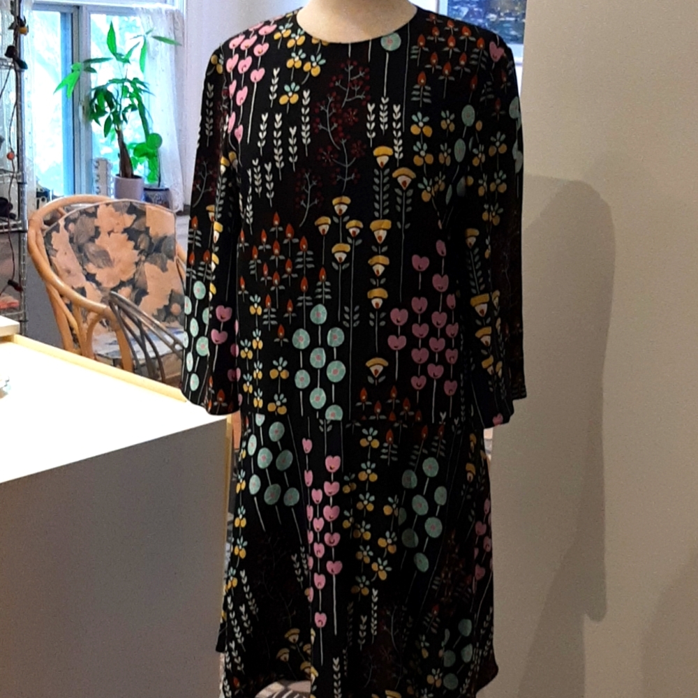 VALENTINO BLACK Floral Patterned Dress with Multicolor Design SIZE 6